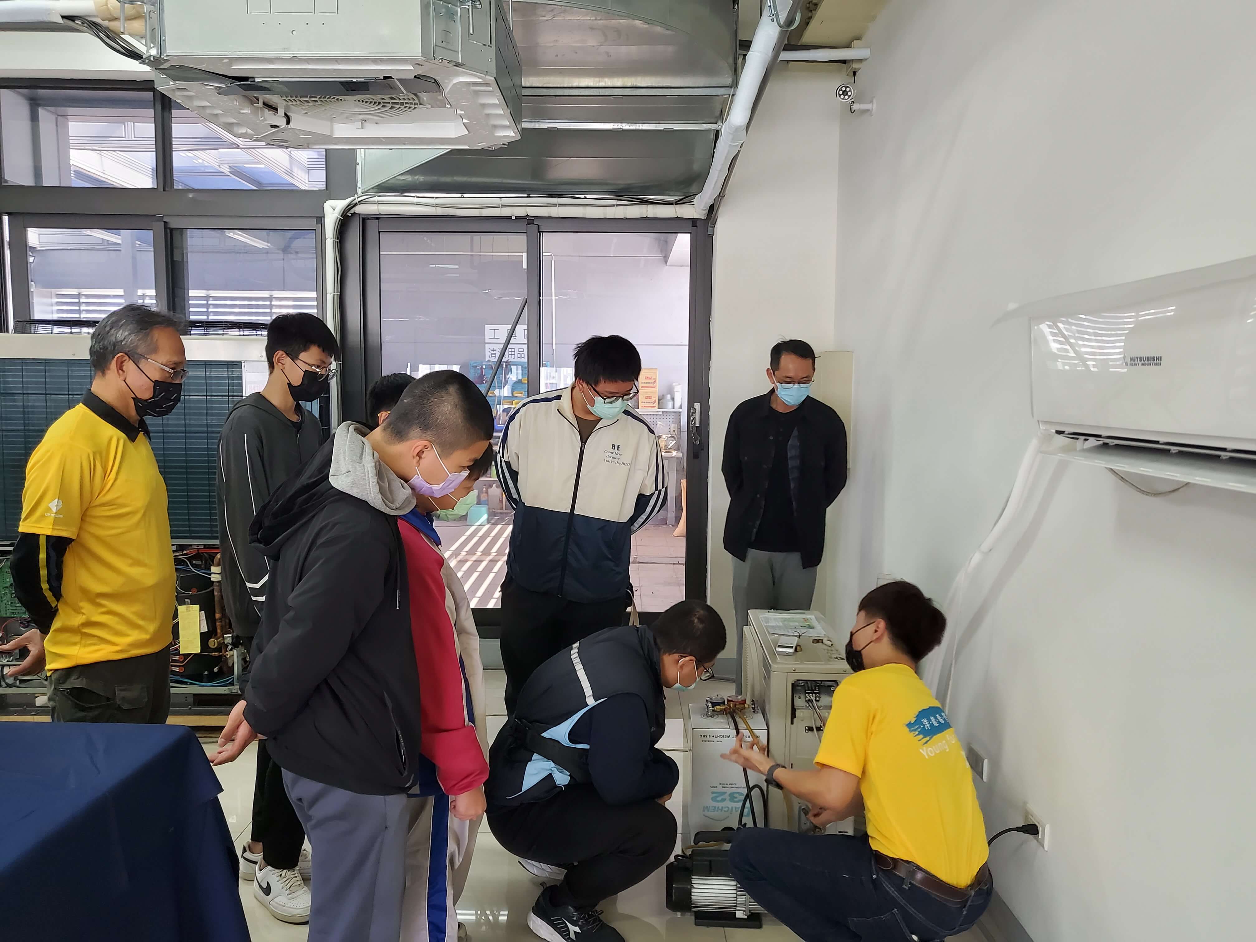 5透過上洋空調技師講解讓學童初步了解機械運作原理
